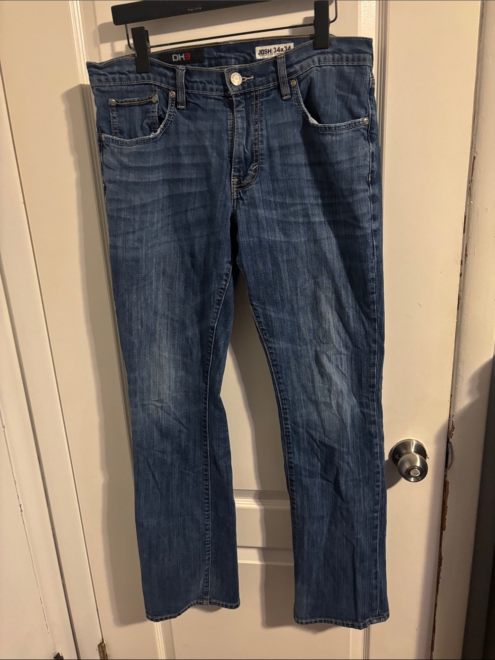 Classic Straight Men's Jeans in Medium Blue by